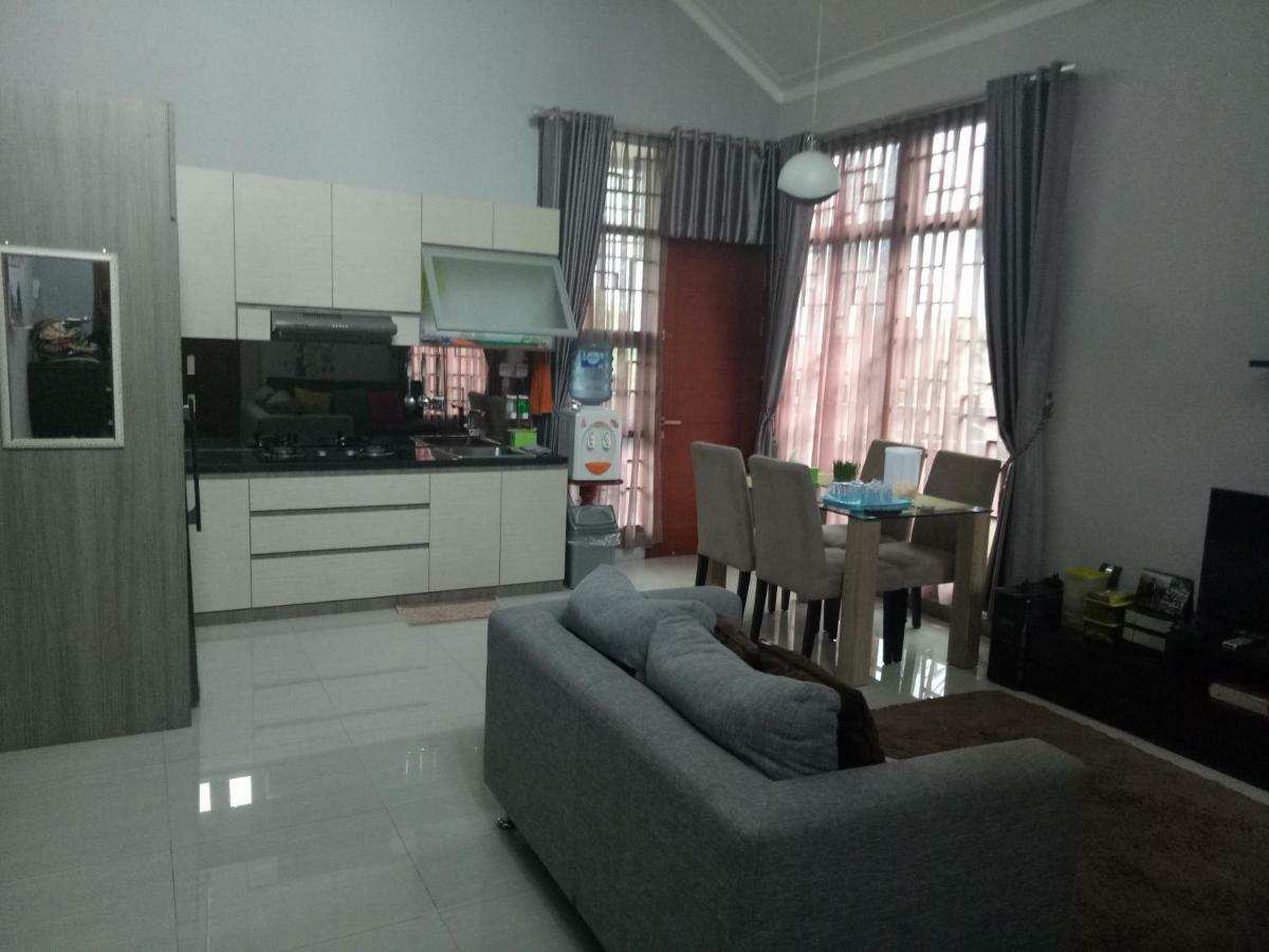 Rumah liburan Syariah Cileunyi, Timur *