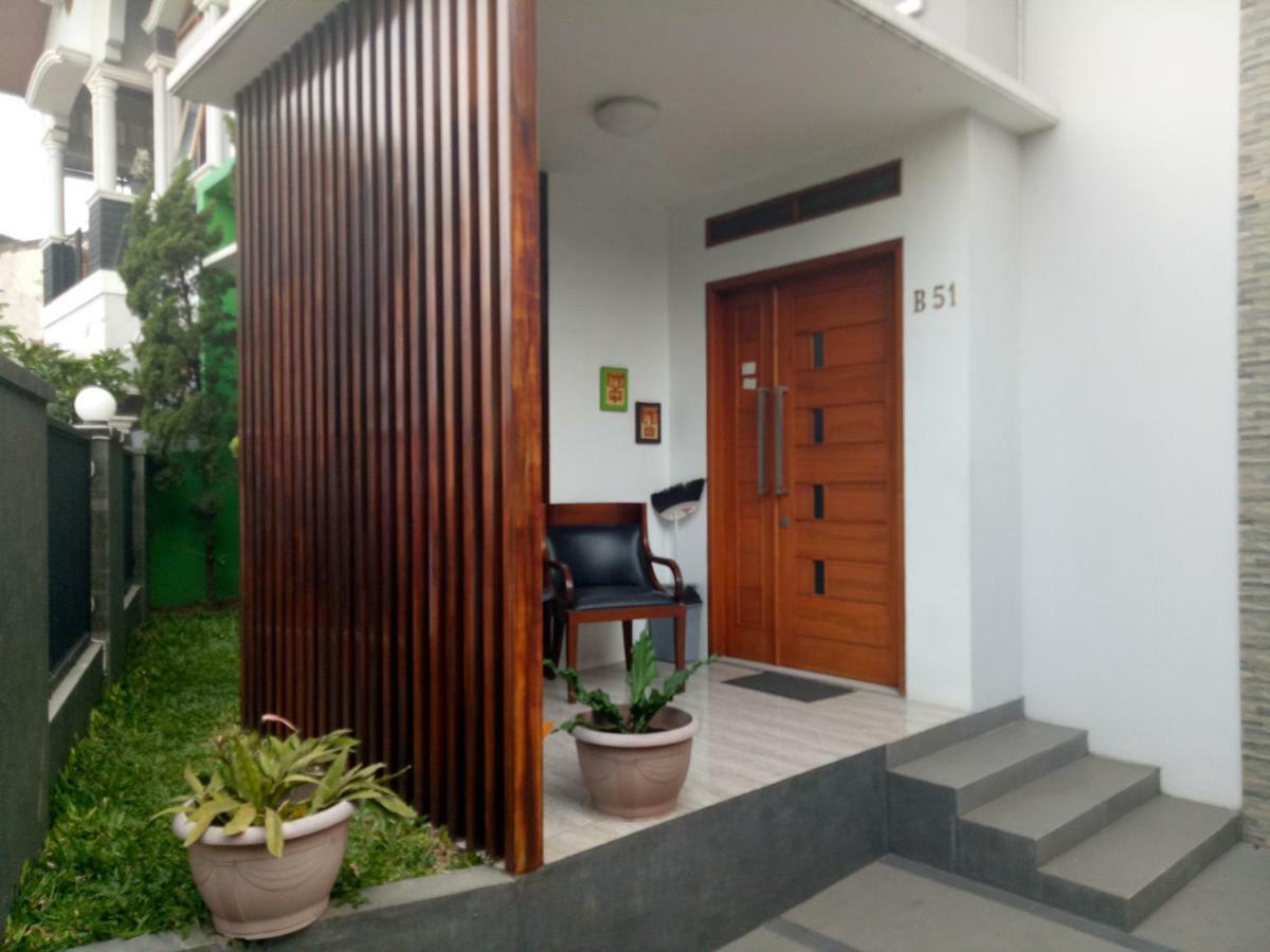 Syariah Cileunyi, Timur Rumah liburan